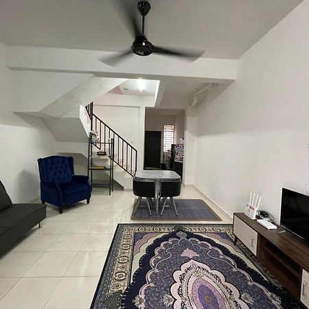 D'Cahaya Homestay บาตู ปาฮัท ภายนอก รูปภาพ
